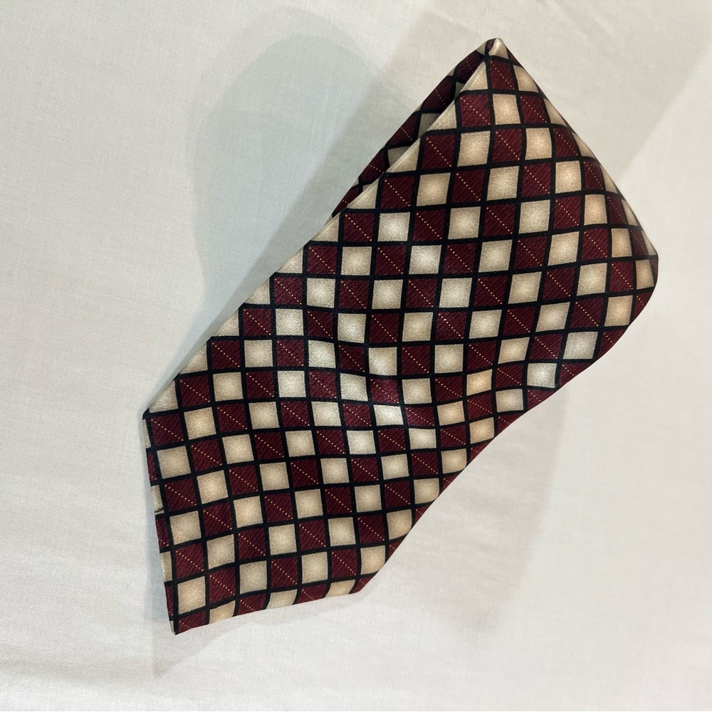 Kilburne and Finch Burgundy Ivory and Black Diamond Pattern Tie 100% Silk